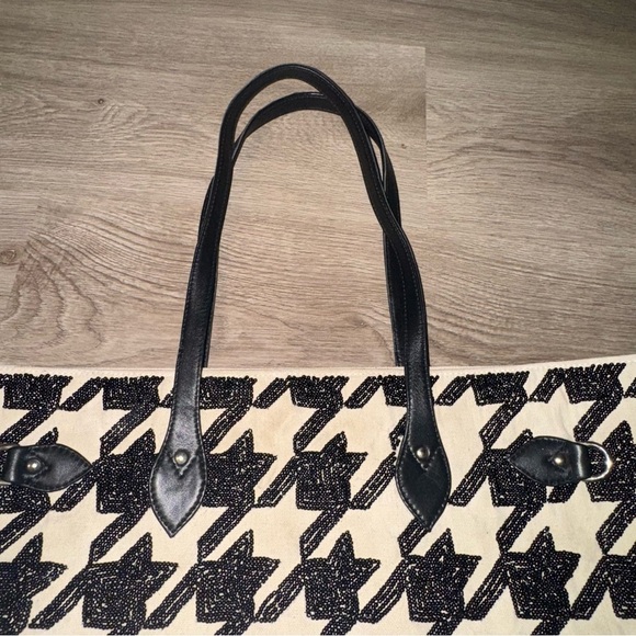 Women's Tiana New York Elegant Beaded Houndstooth Black Tote Bag - Picture 4 of 10